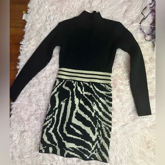 15 dresses (read) - Picture 7 of 16